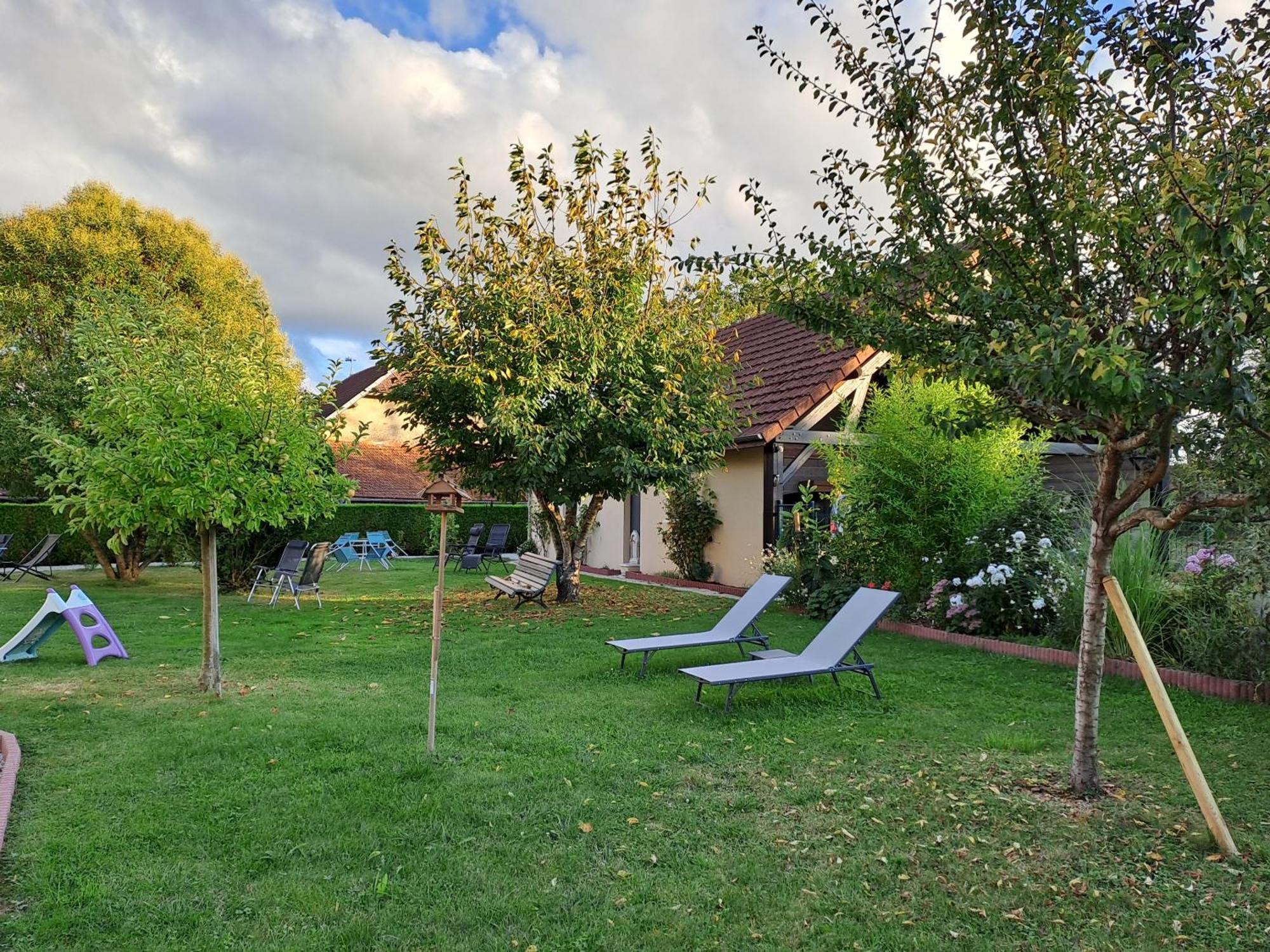 Chambres D'Hotes Le Clos Poli Montigny-les-Monts Buitenkant foto