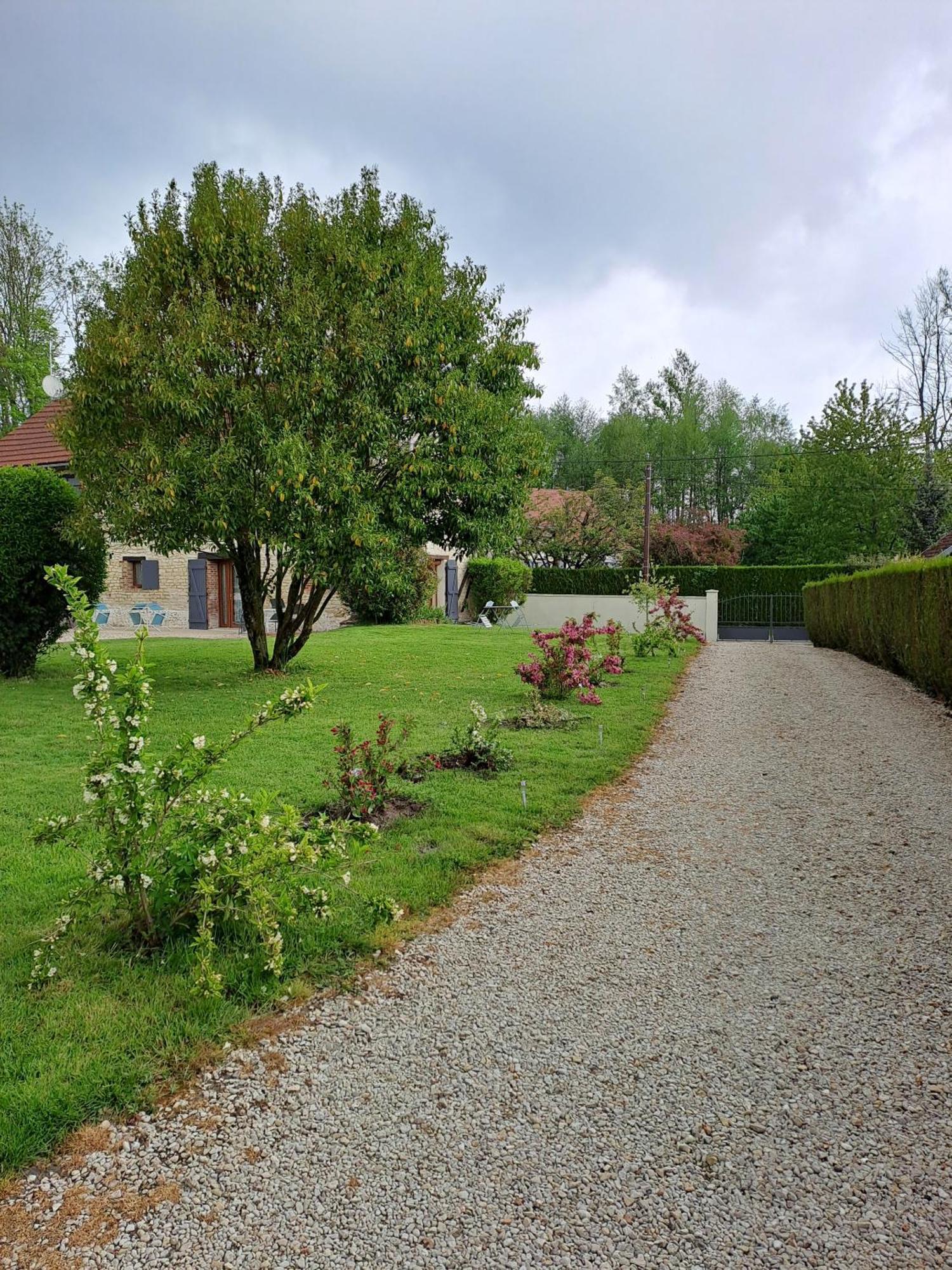Chambres D'Hotes Le Clos Poli Montigny-les-Monts Buitenkant foto