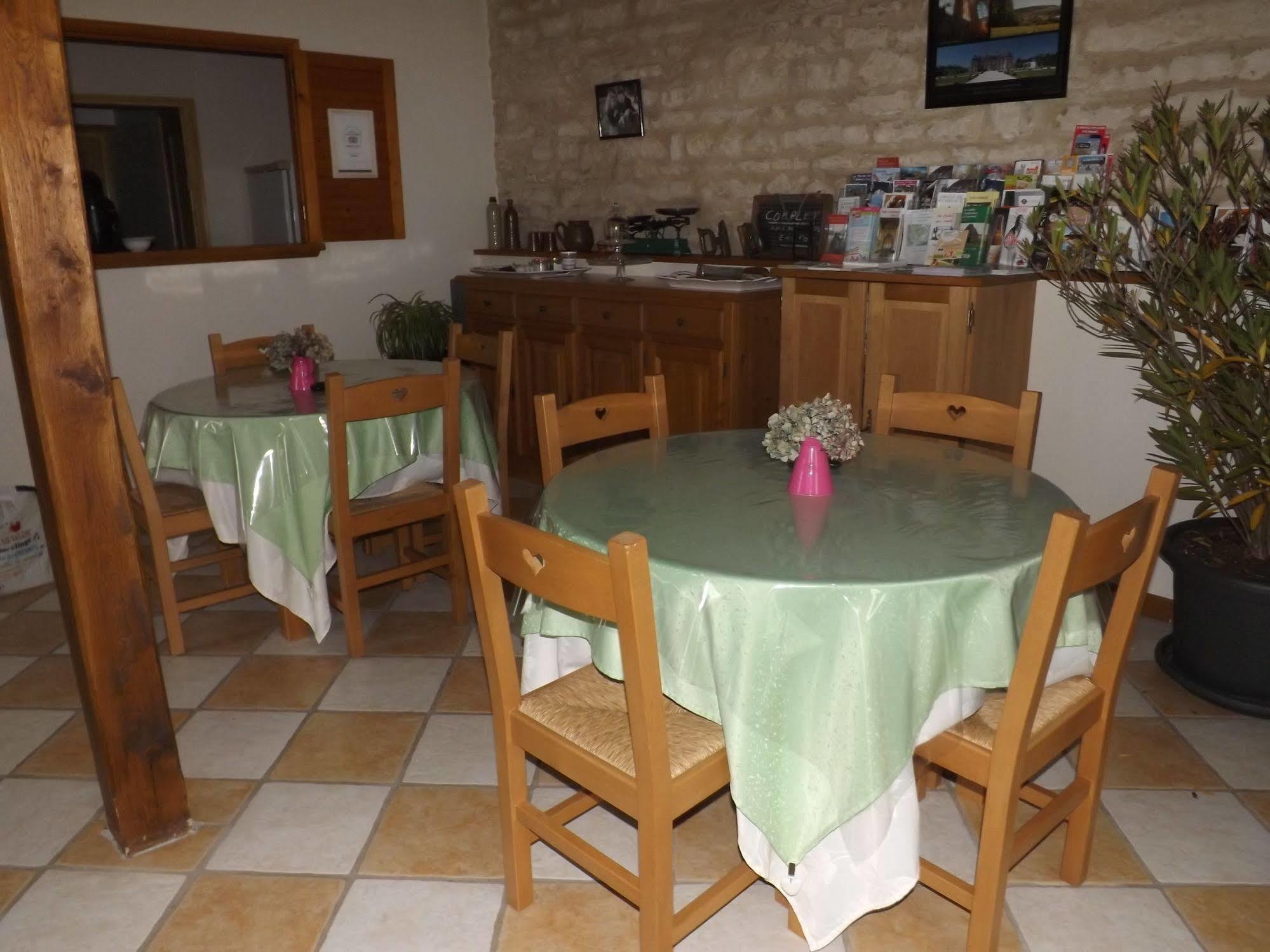Chambres D'Hotes Le Clos Poli Montigny-les-Monts Buitenkant foto
