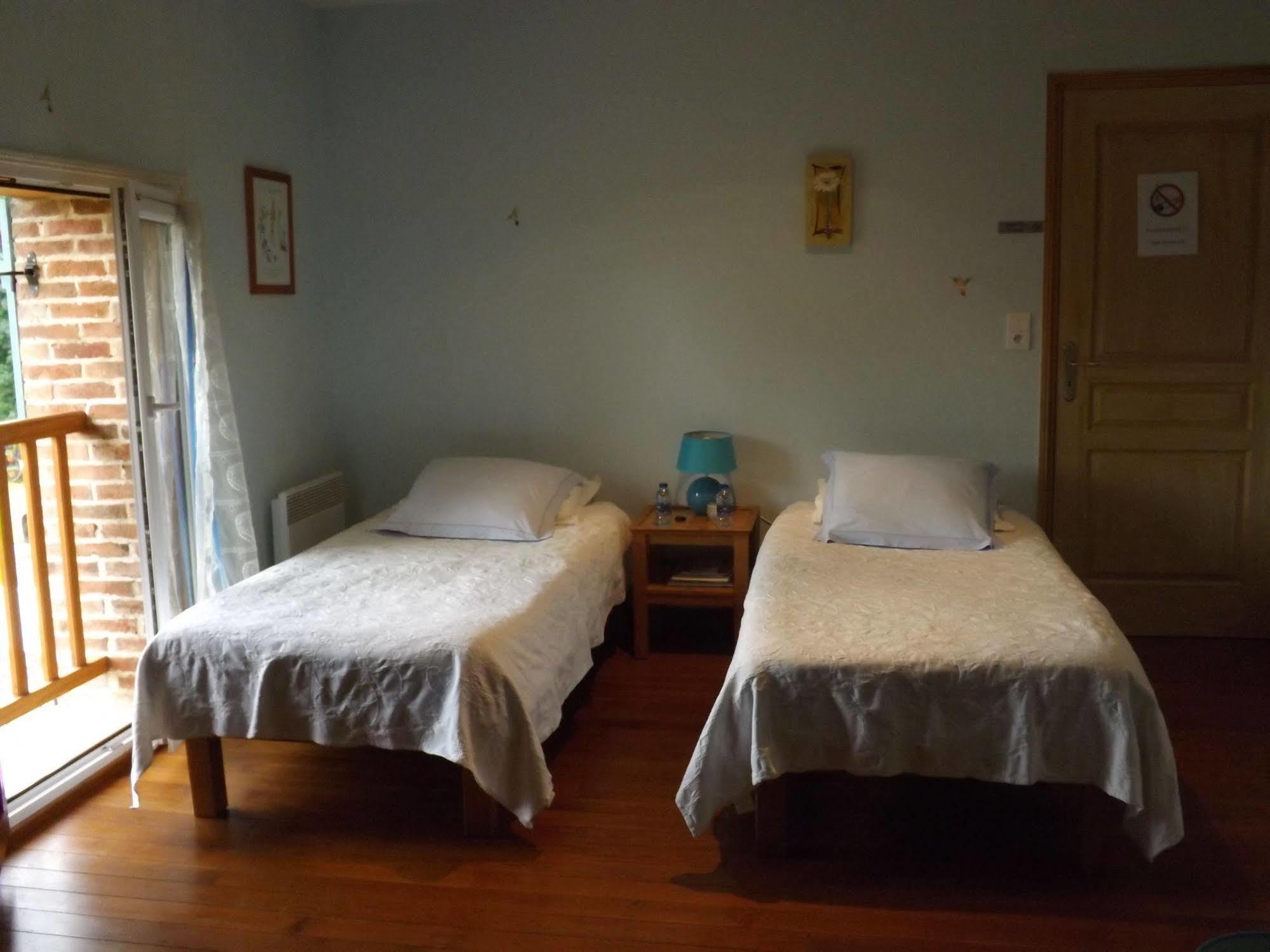 Chambres D'Hotes Le Clos Poli Montigny-les-Monts Buitenkant foto